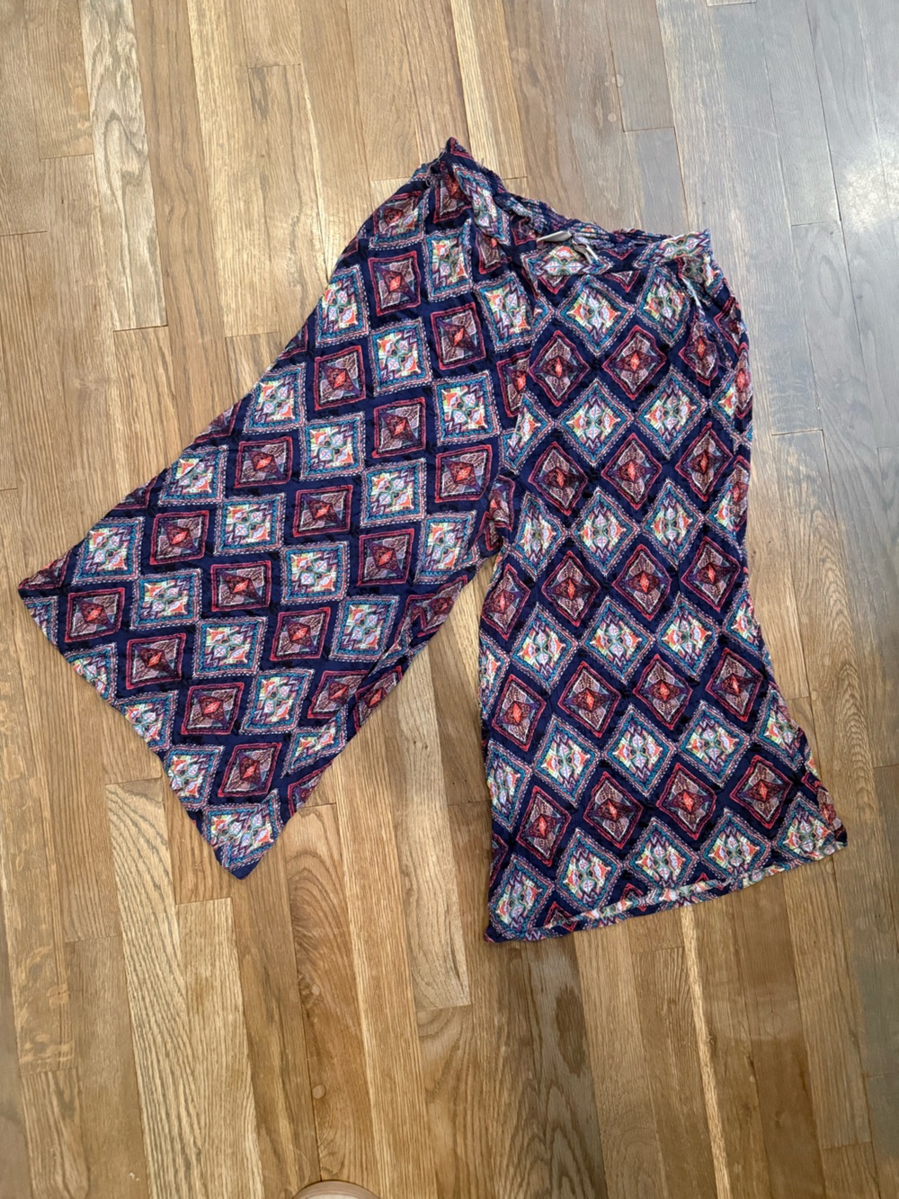 MUDD Diamond Print Wide-Leg Palazzo Pants in Navy & Berry size Large